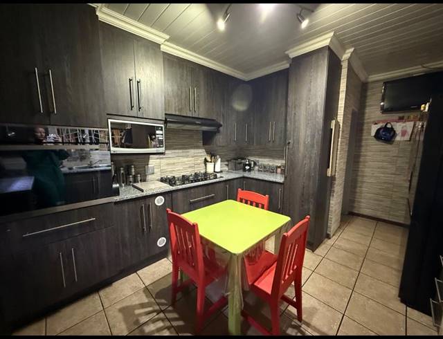 6 BEDROOM HOUSE FOR SALE IN VANDERBIJLPARK CW 6